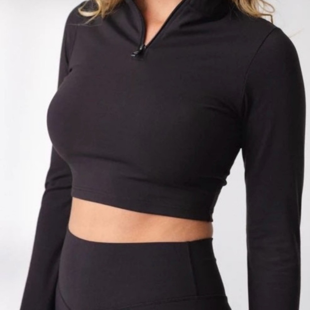 Black Long Sleeve Crop Top
